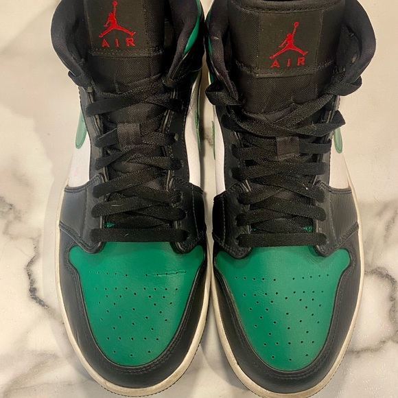 Air Jordan 1 mid, Forest Green, Size 9.5 - Picture 1 of 3